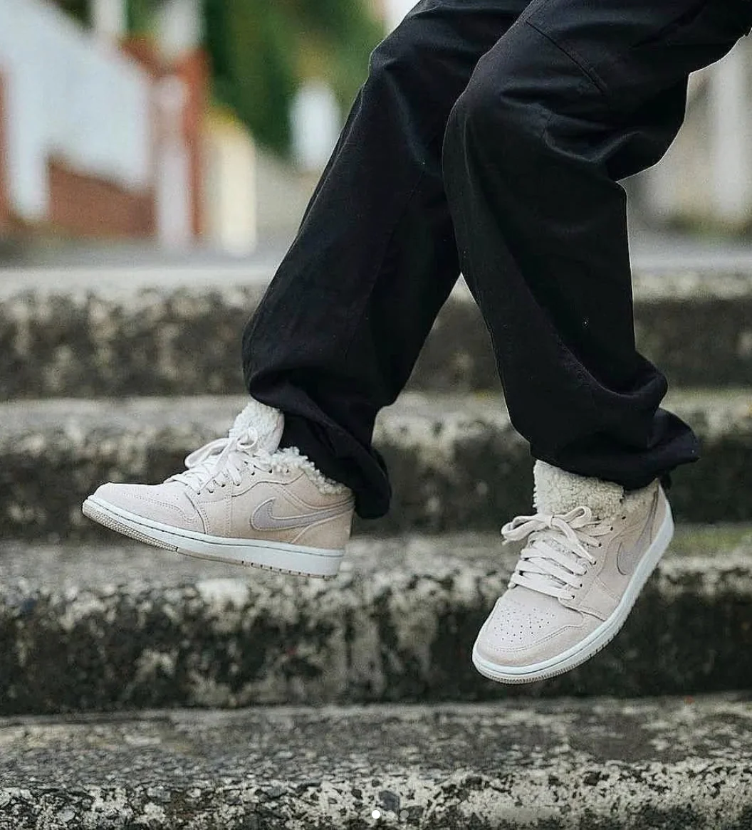 Air Jordan 1 Low SE Sherpa Fleece - Image 5