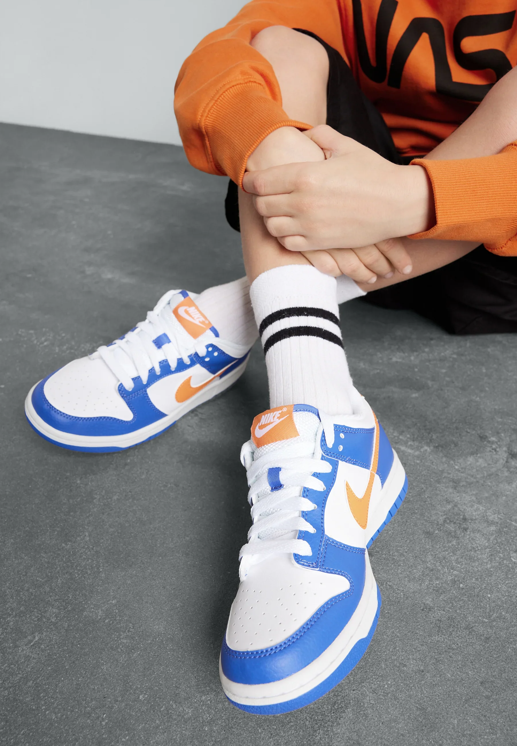 Nike Dunk Low Knicks - Image 2