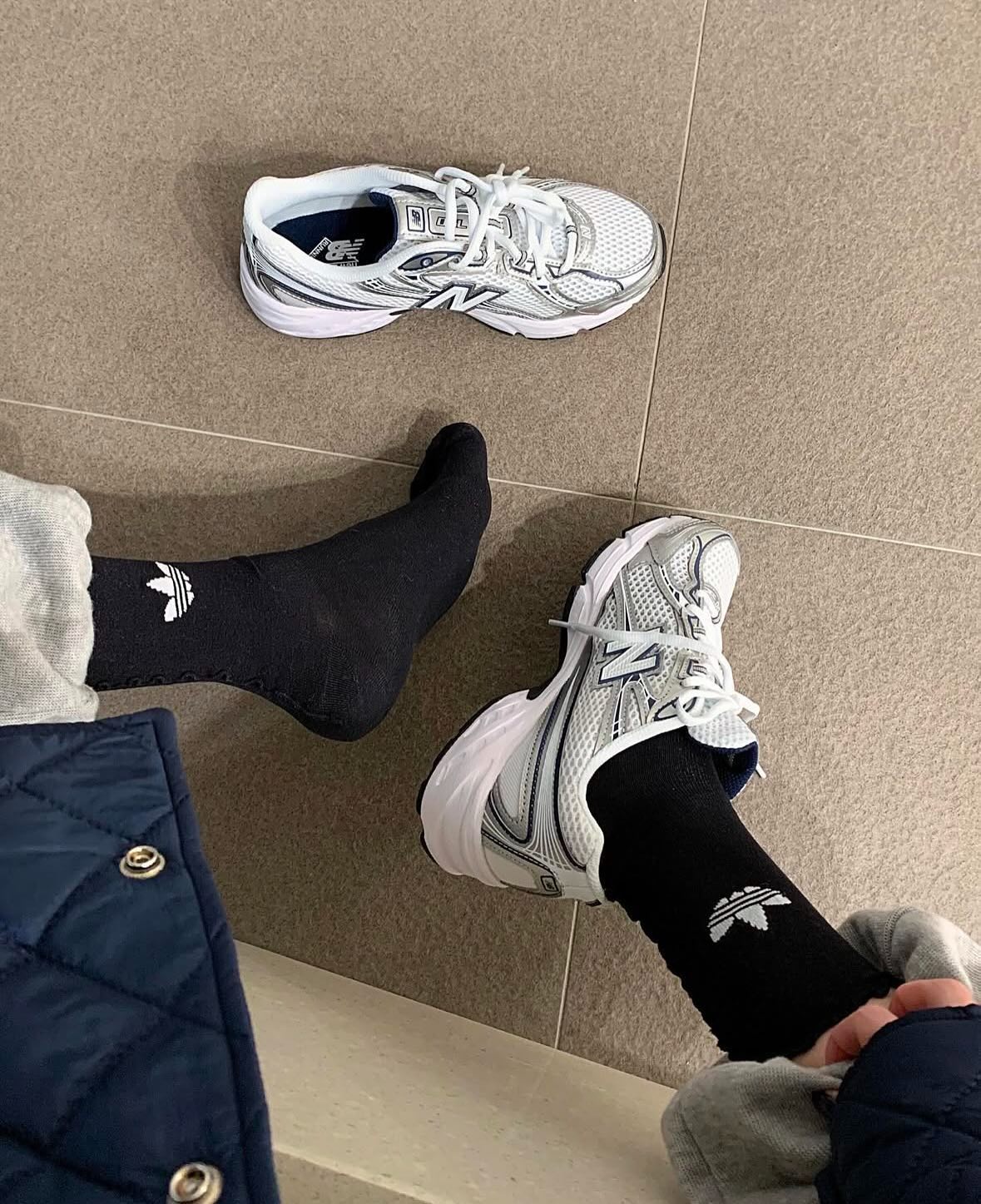 New Balance 740v2 White Shadow Grey Navy - Image 2