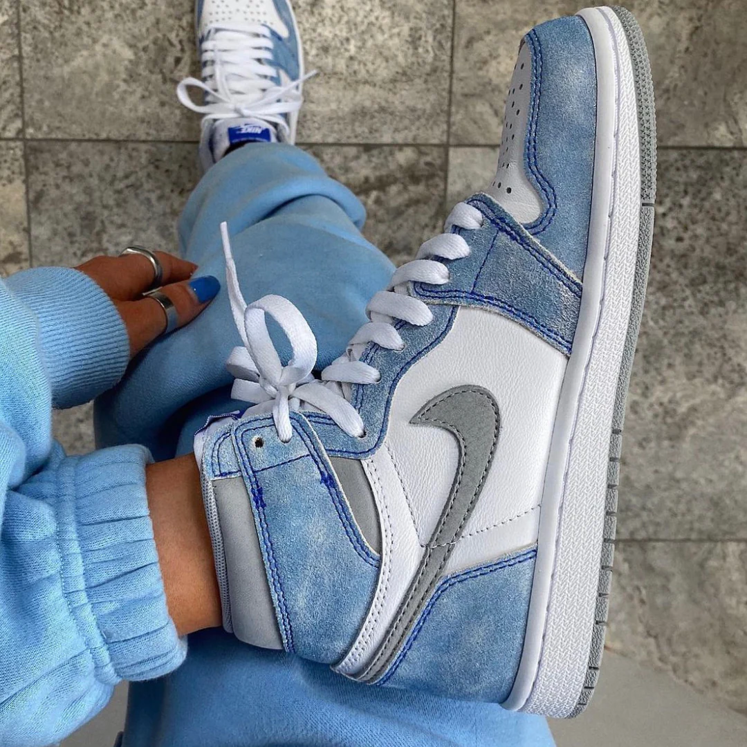 Nike Air Jordan 1 High Hyper Royal - Image 3