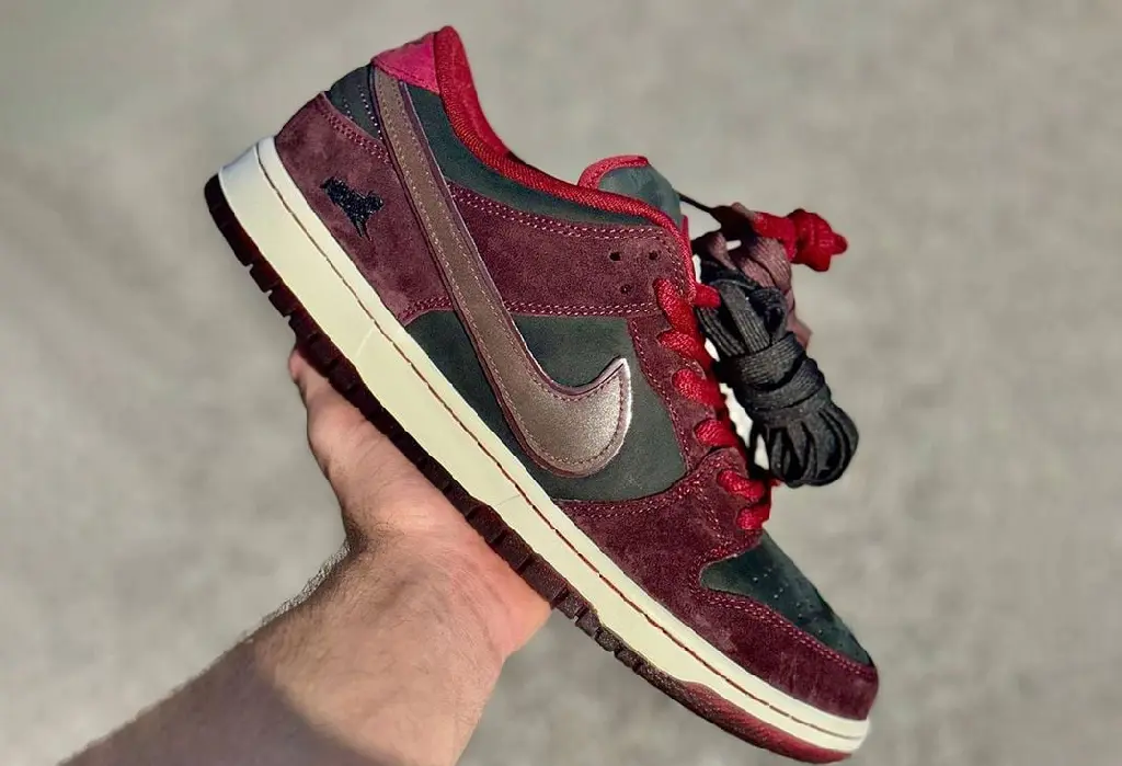 Nike SB Dunk Low Riot Skateshop - Image 2